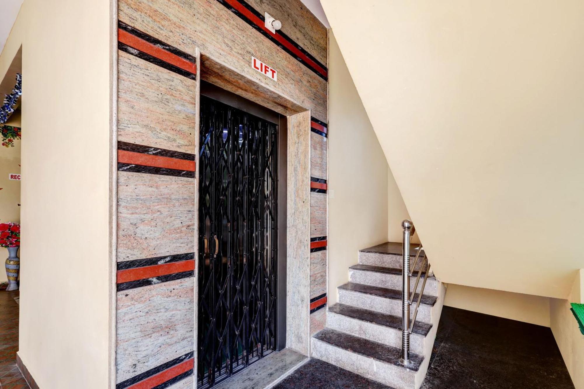 טירופאטי Sri Sakthi Home Stay - Beyond The Expectations- 10 To 15 Minutes Drive From Railway Station And Bus Station מראה חיצוני תמונה